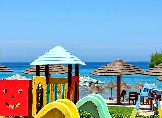 Plaka Beach Resort